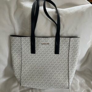 Michael Kors White and navy blue Tote